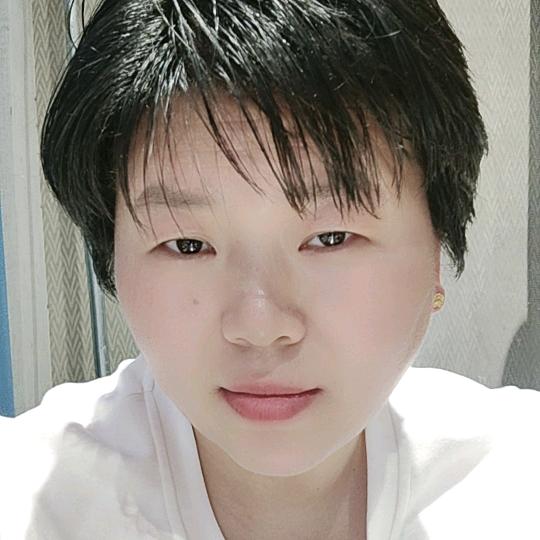 擦肩一笑