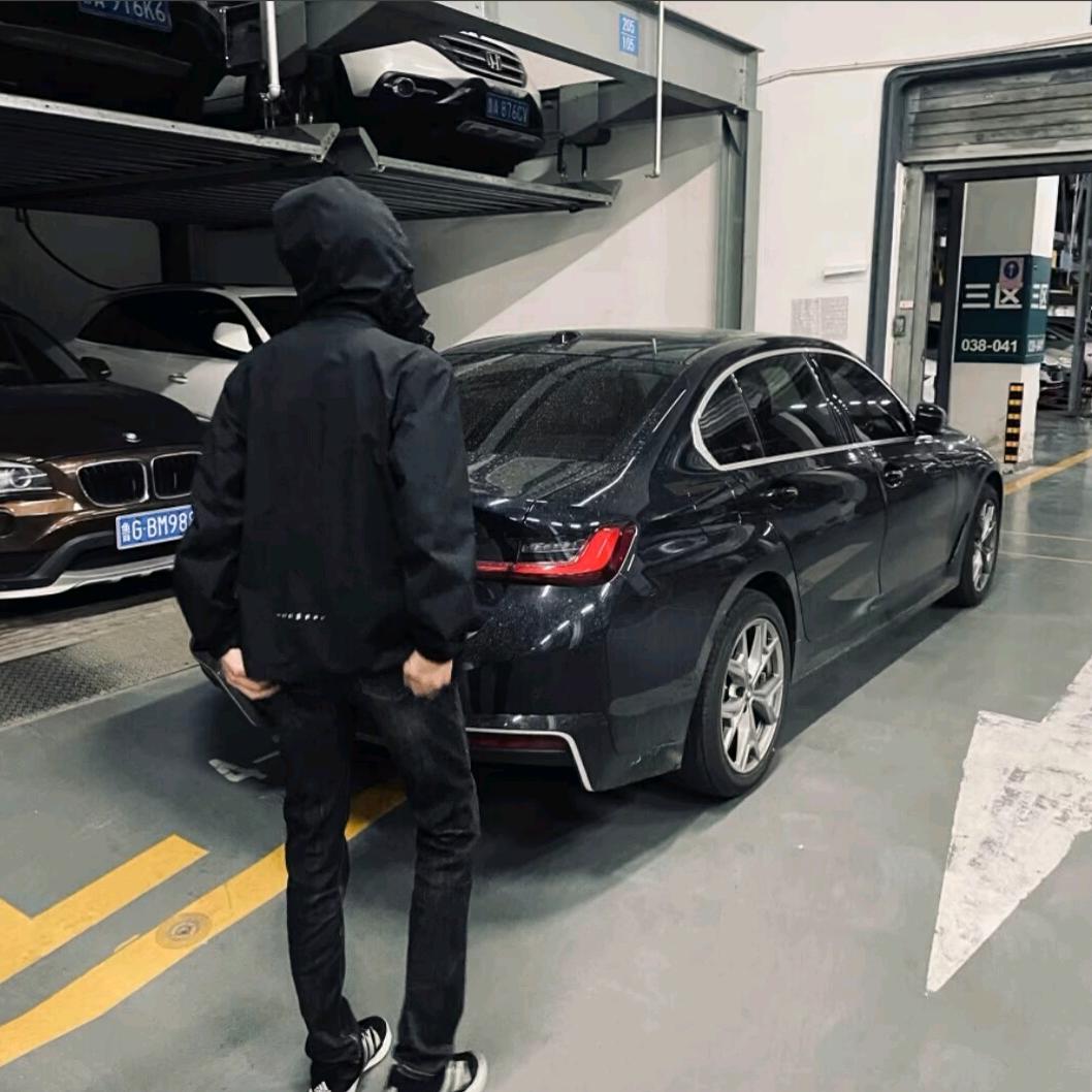 宏伟 ￴￴ ￴￴￴ ￴￴