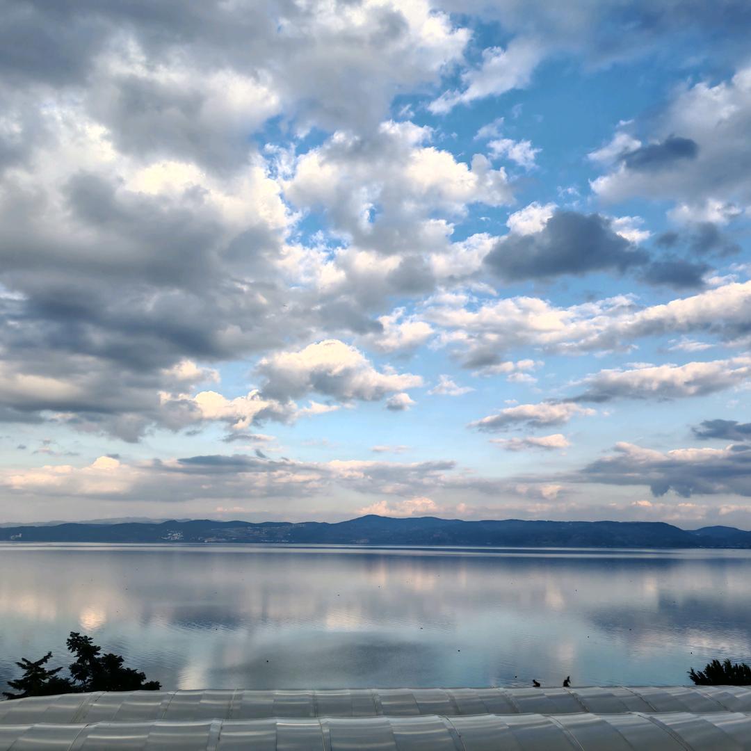 抚仙湖青山绿水