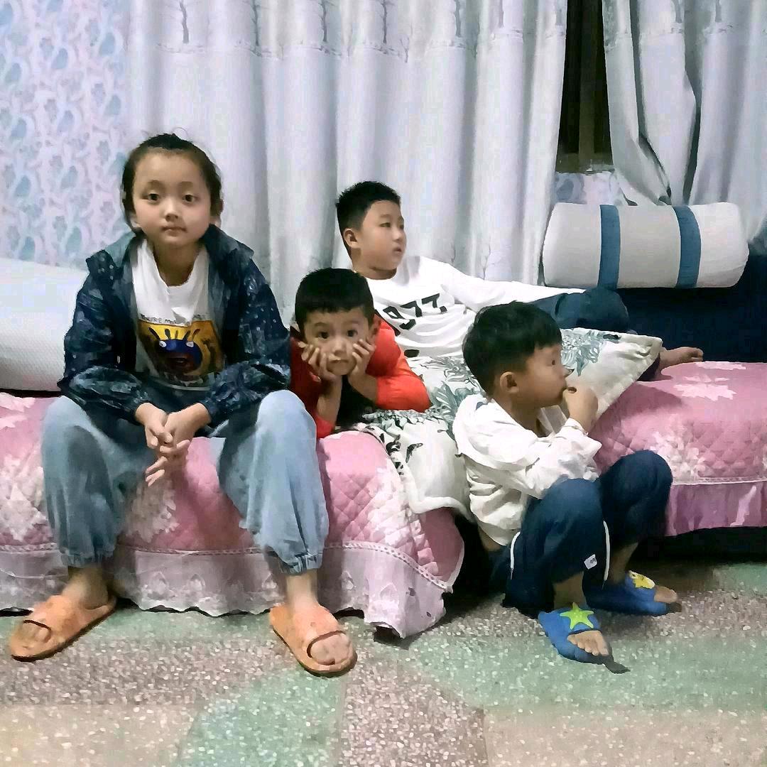 🦋俩哥哥疼爱妹妹小艺萌🦋