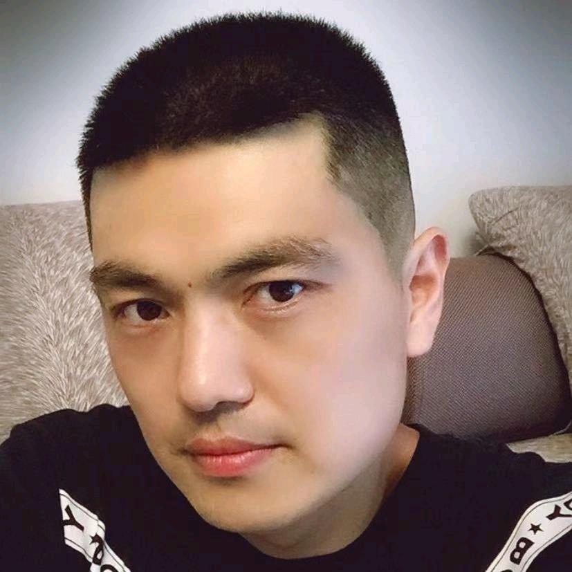 阿凯轻奢潮流男装