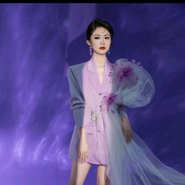 凤凰香香舞团～团长