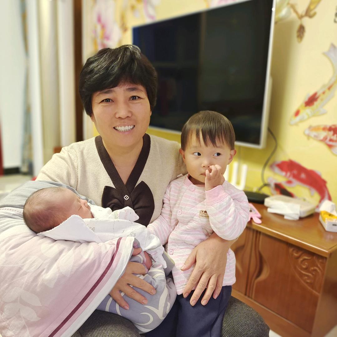 棠棠、彤彤和奶奶