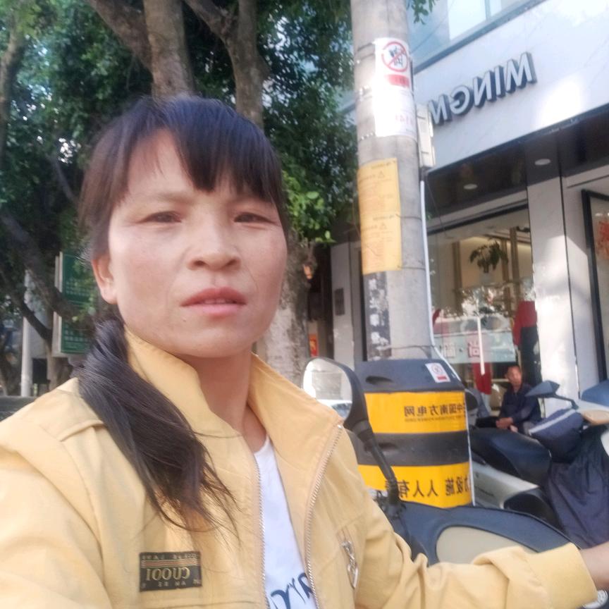 笑是笑给别人看哭是哭给自己听