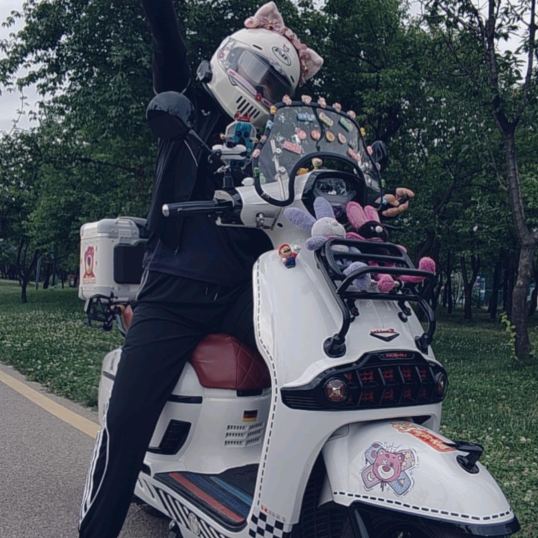 长皱纹的女孩