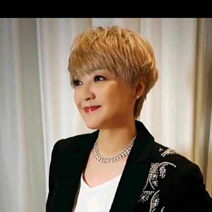 一杯红酒配咖啡