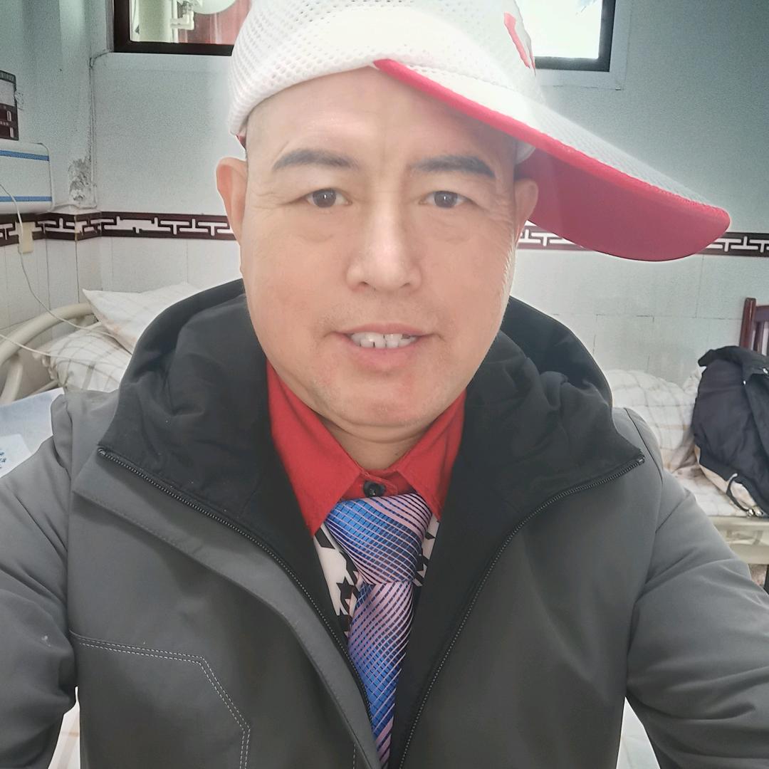 李开华，70后大叔，🐕，家住阿拉