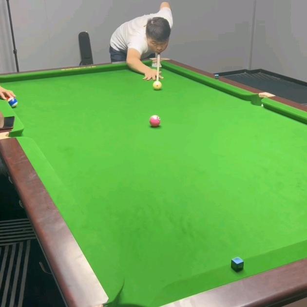 跨行开球房的小杨哥