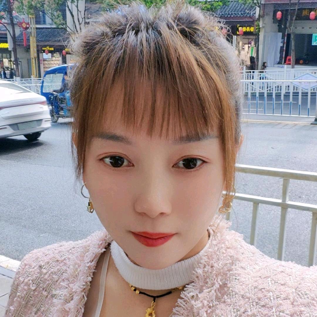 用微笑掩饰悲伤240054879