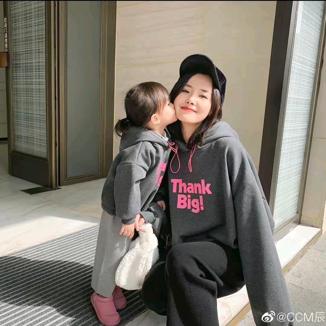 辰辰妈亲子装穿搭