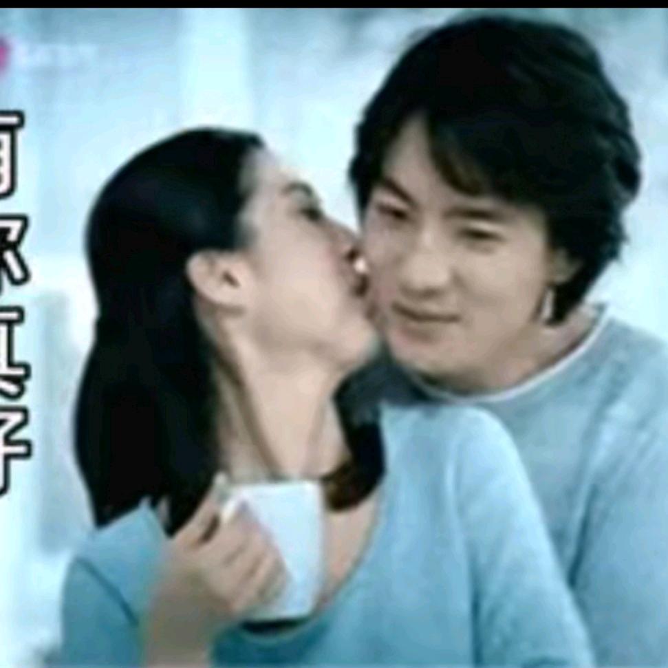 谈笑风生不动情