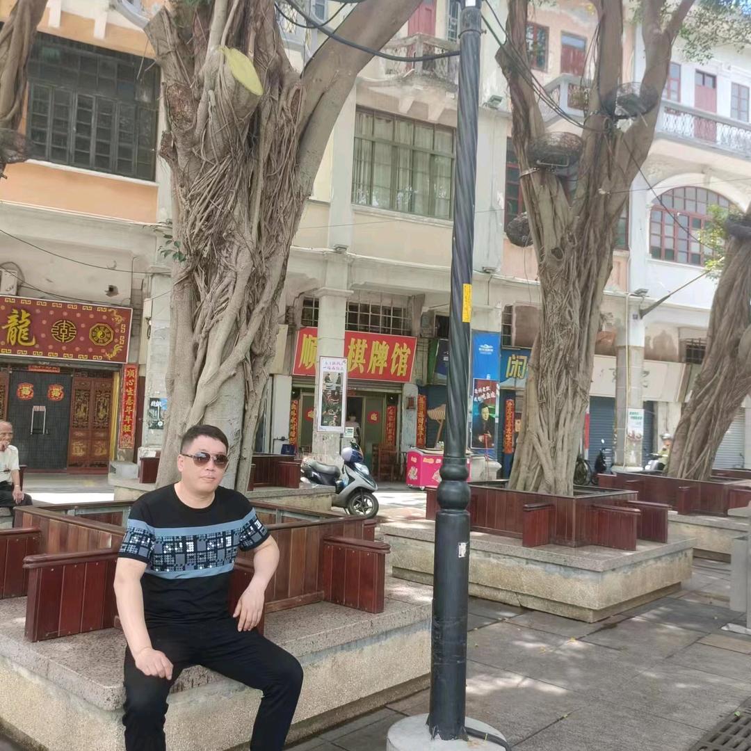 源耀义玻璃，李飞