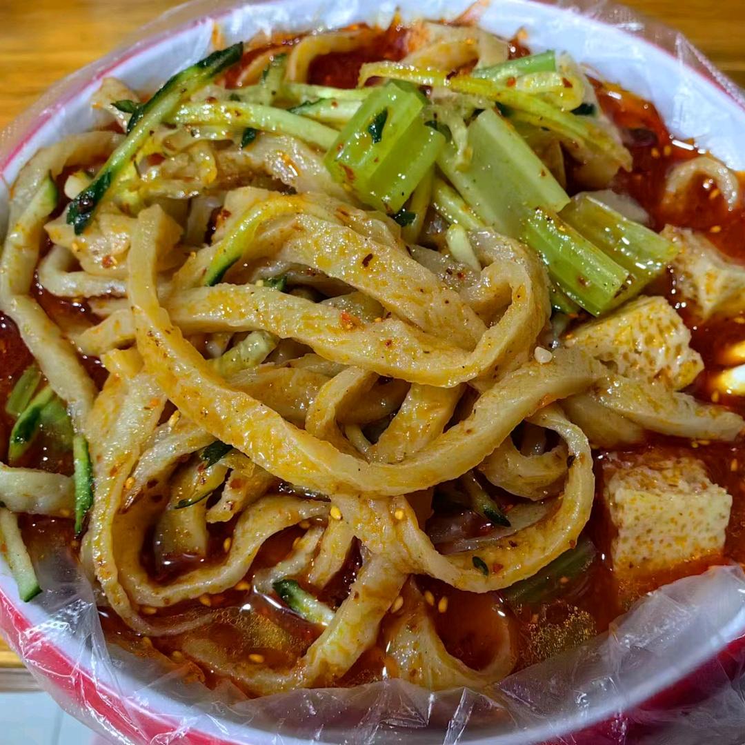 回味擀面皮麻辣烫