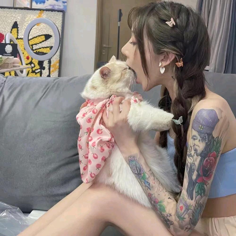 爱吃肉肉的小黑妹