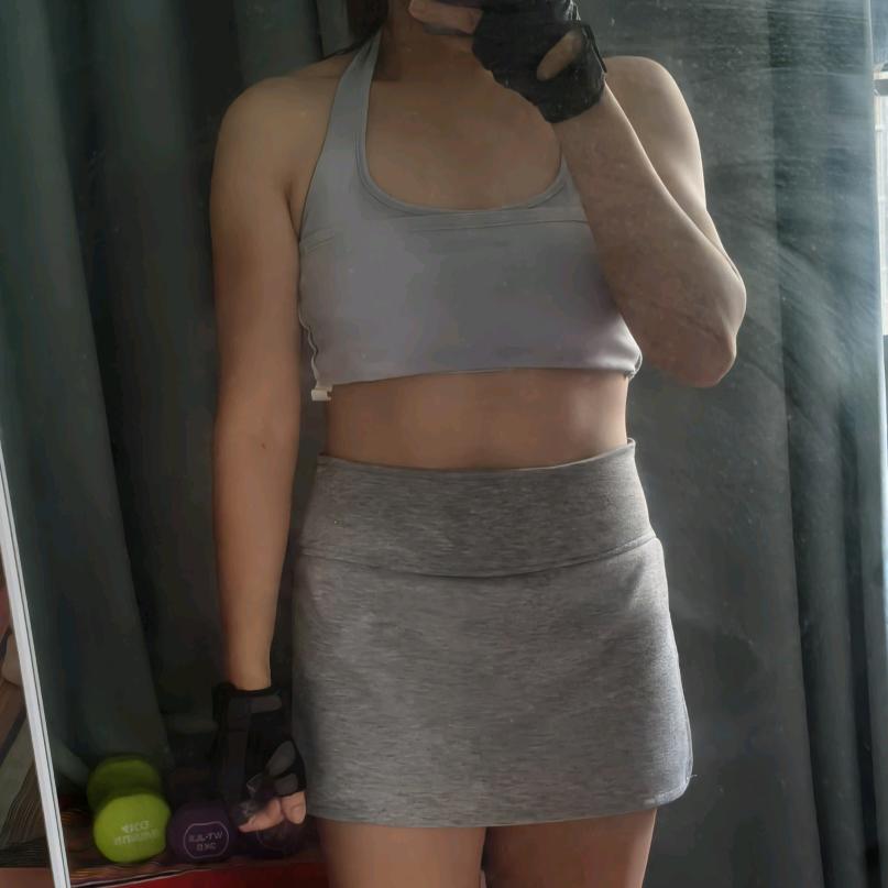 柳柳（居家撸铁）