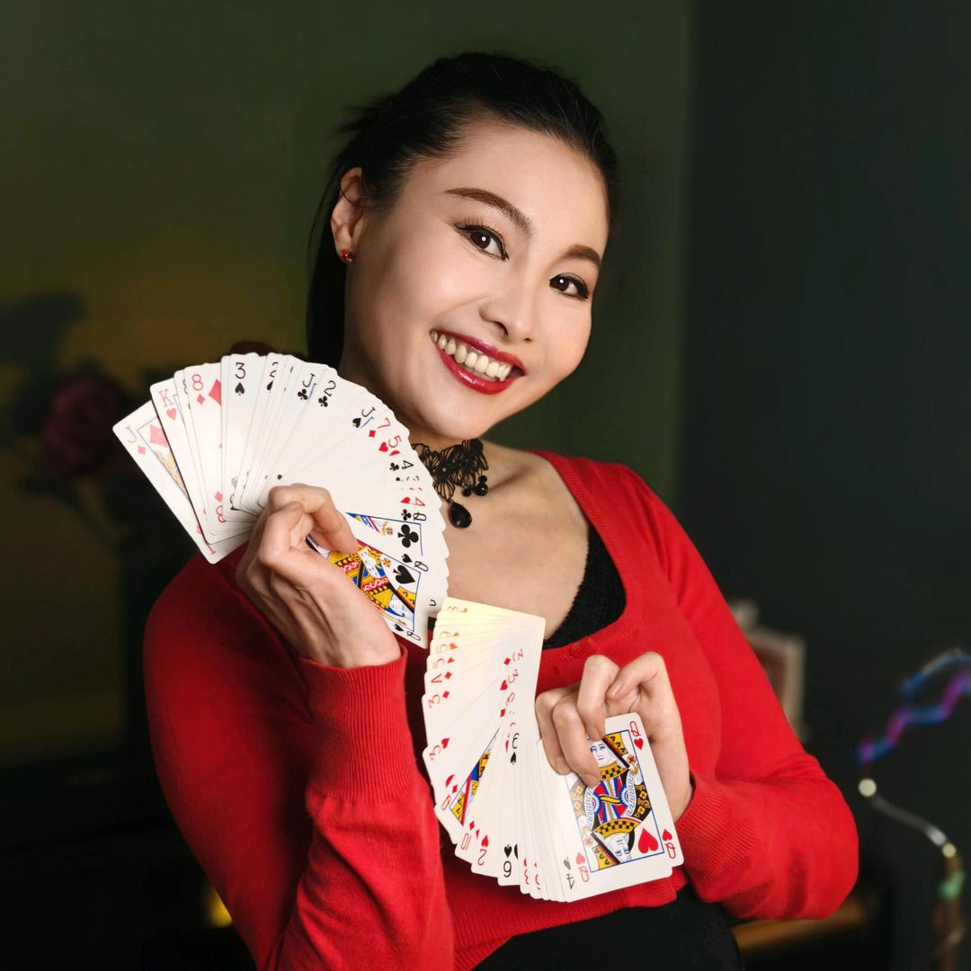 魔术人- Lilly
