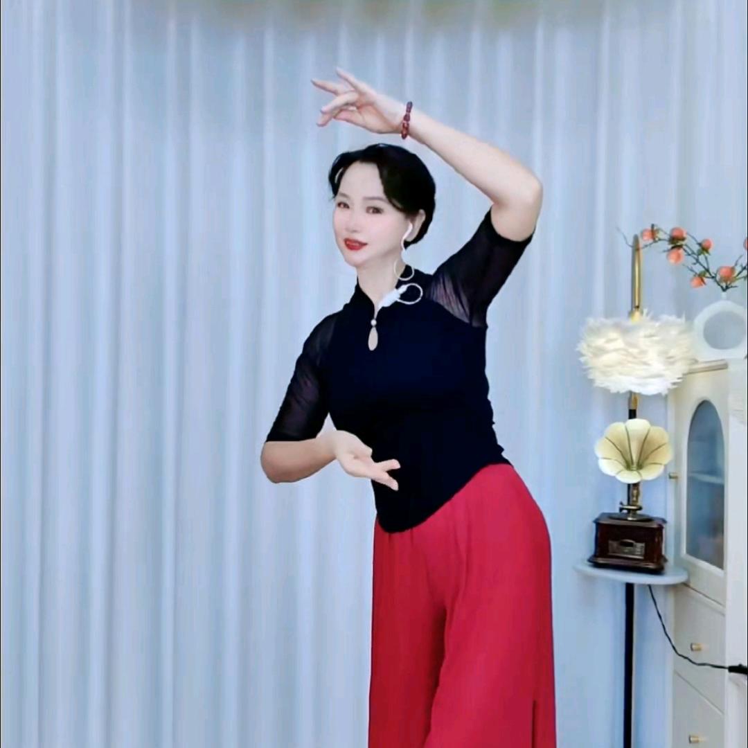 叶子形体舞韵