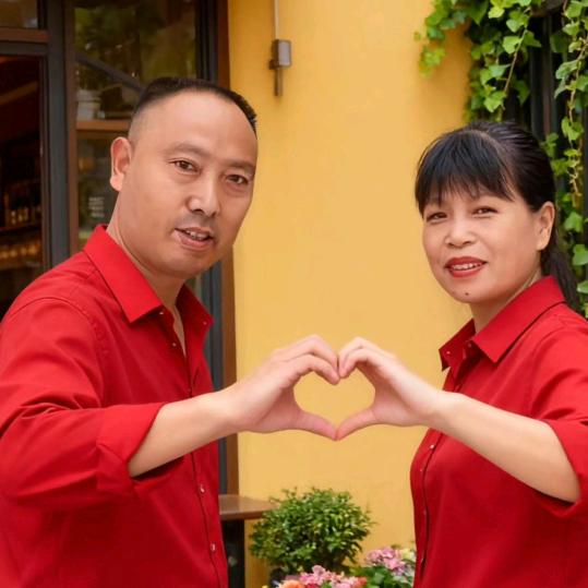 爱说爱笑爱好十字绣快乐一家人