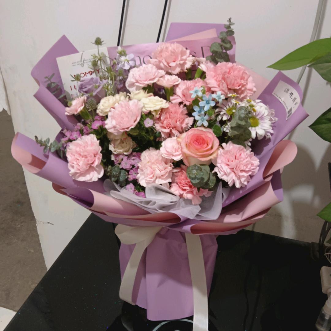 {😚 努力挣钱😄}🐾