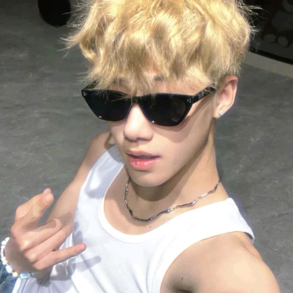 明明转世是宇宙尊者却在人类世界当讨口子