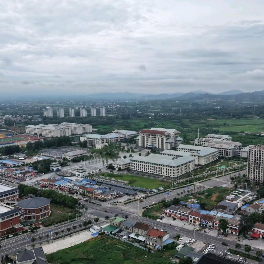 理工爱玩无人机的小明