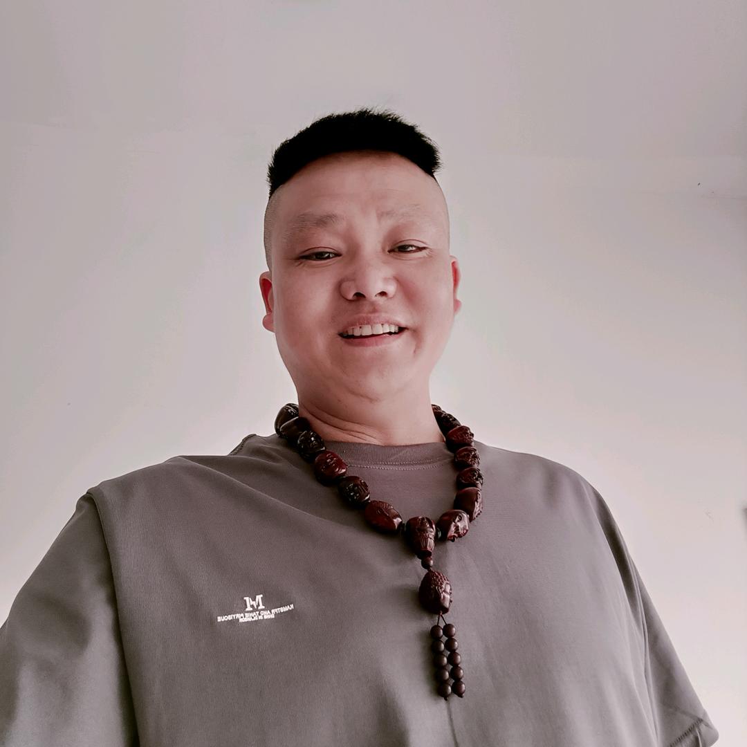 芊奕，(￣ε(#￣)☆╰╮o(￣皿￣//