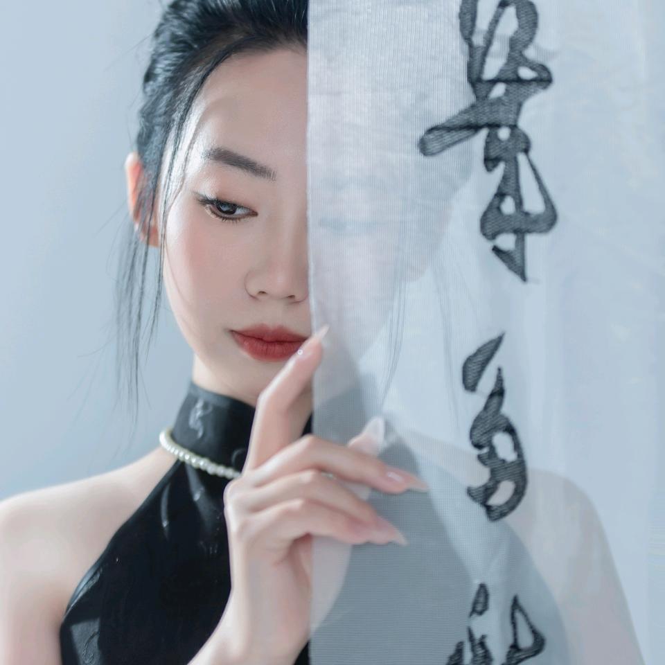 陳陈.