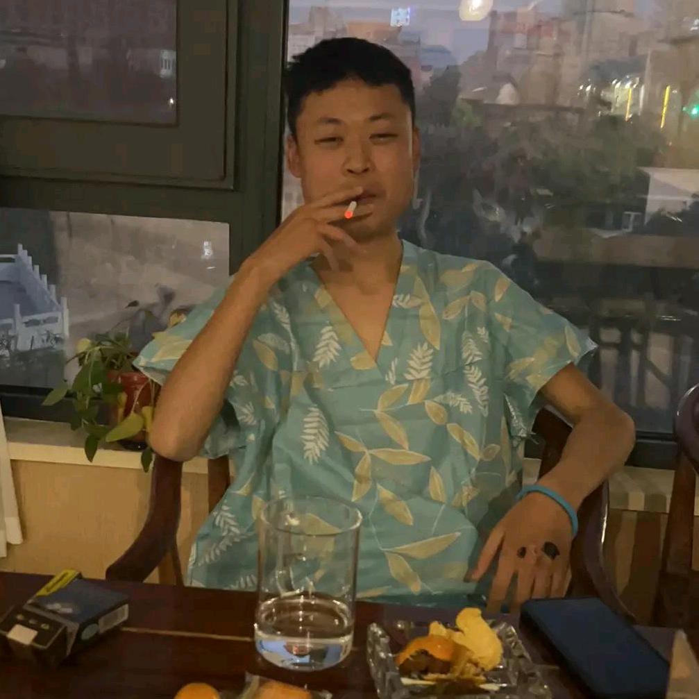 给瞎子一把手枪告诉他是吹风机