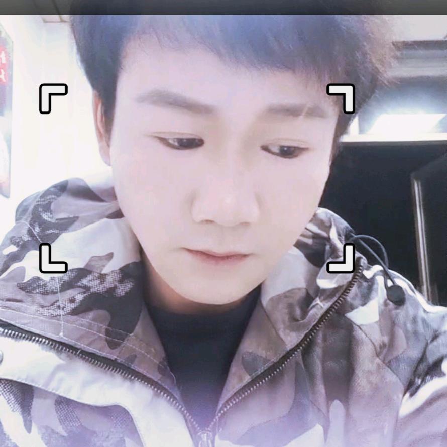 别回头本衰仔在写代码