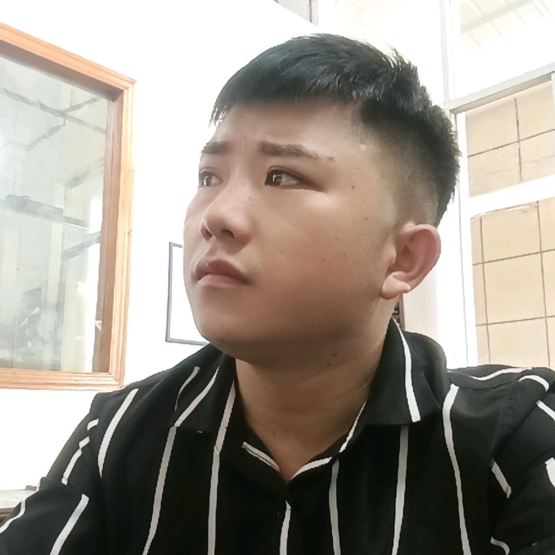 草皮地 《小  华  哥》