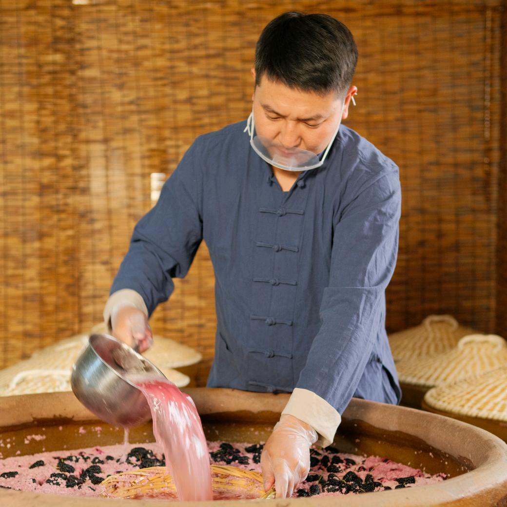 梦香园缸酿桑葚酒