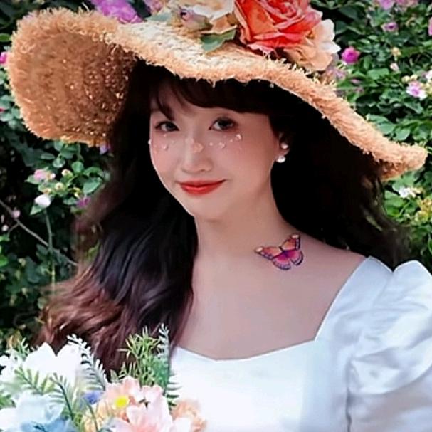 爱磕瓜子的丽丽