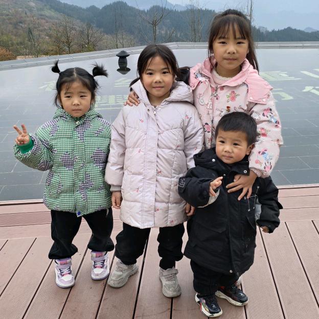 四个孩子的妈妈要加油