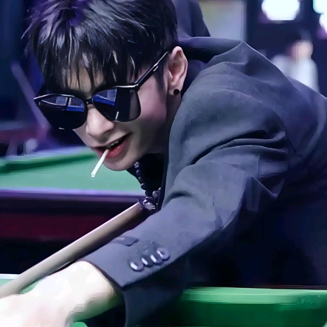 鲸娱台球助教-小卢