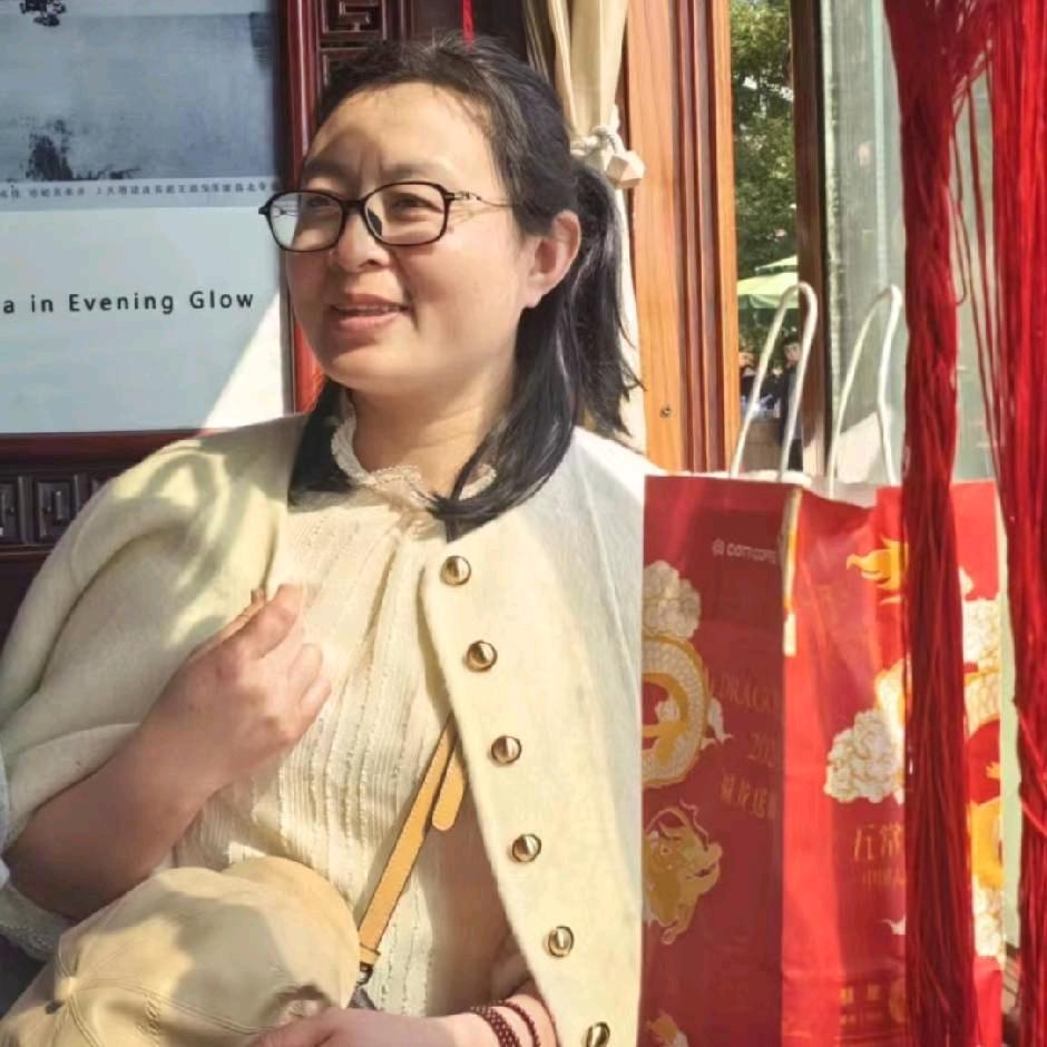 卖彩票的小兰姐姐