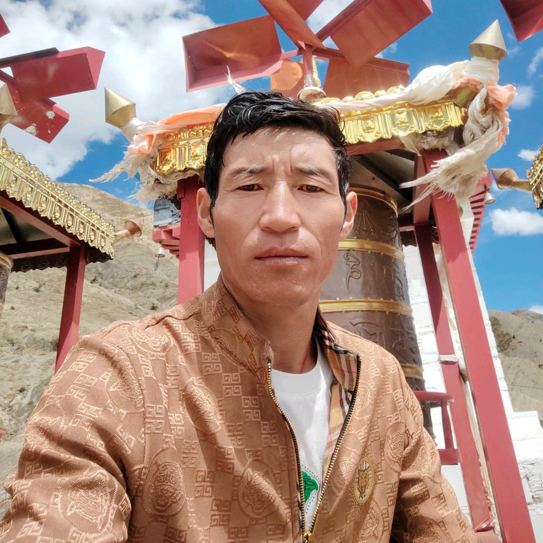 拉孜•  芝嘎列布