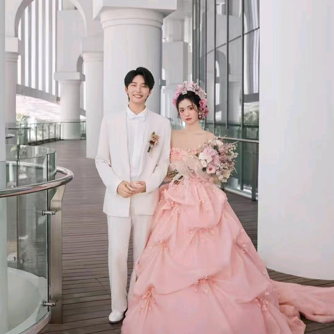 年轻恩爱夫妇超甜❤️（超级幸福的夫妻）