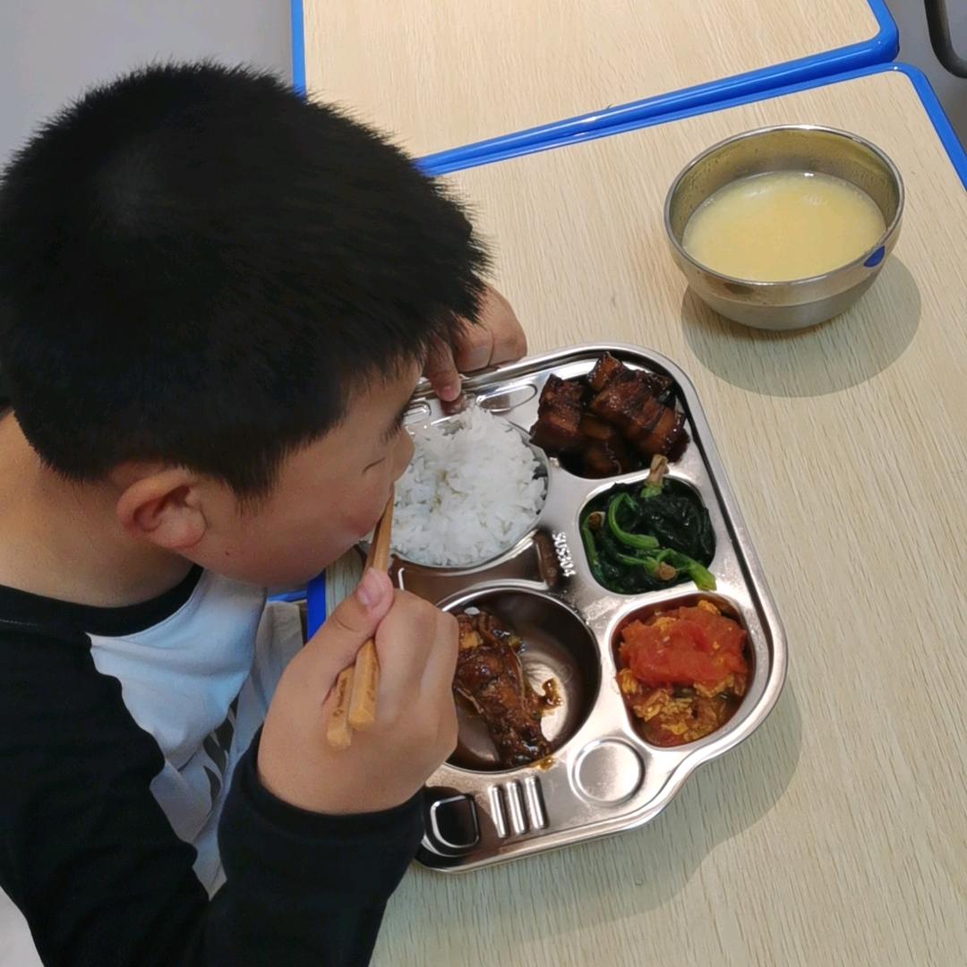 武汉暖木教育-绿芽成长中心