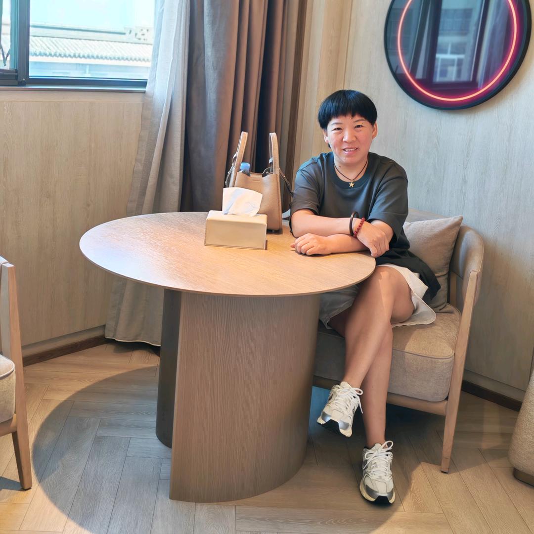 短发芳姐