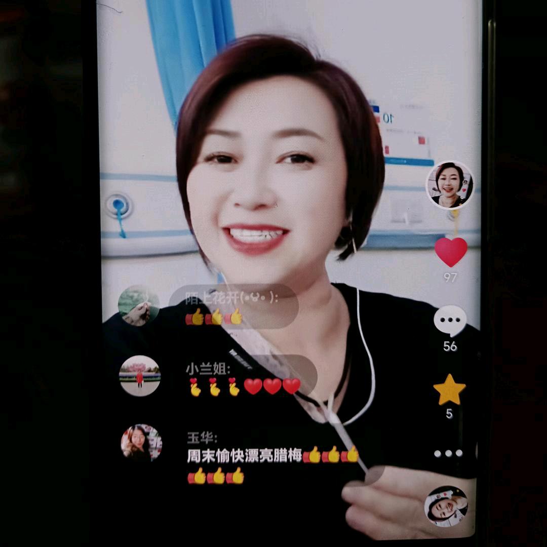 腊梅梅上午十一点二十五分钟开播