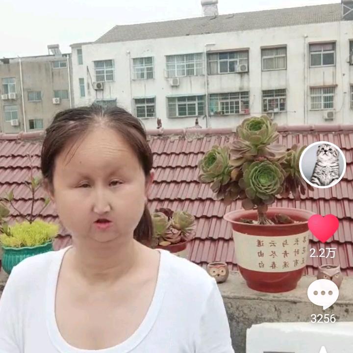 能逗憨妮