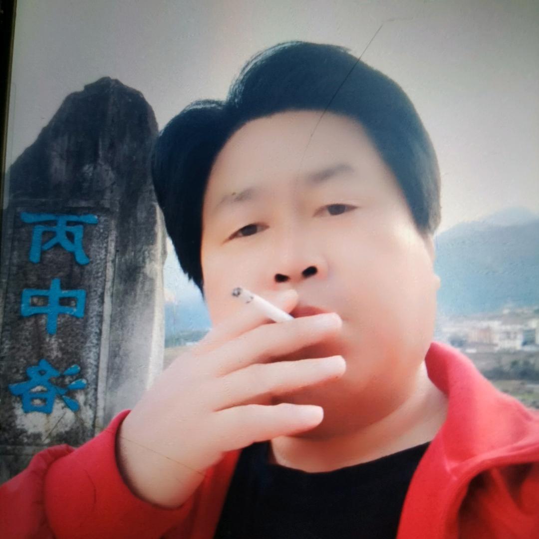叼着香烟，抽着寂寞