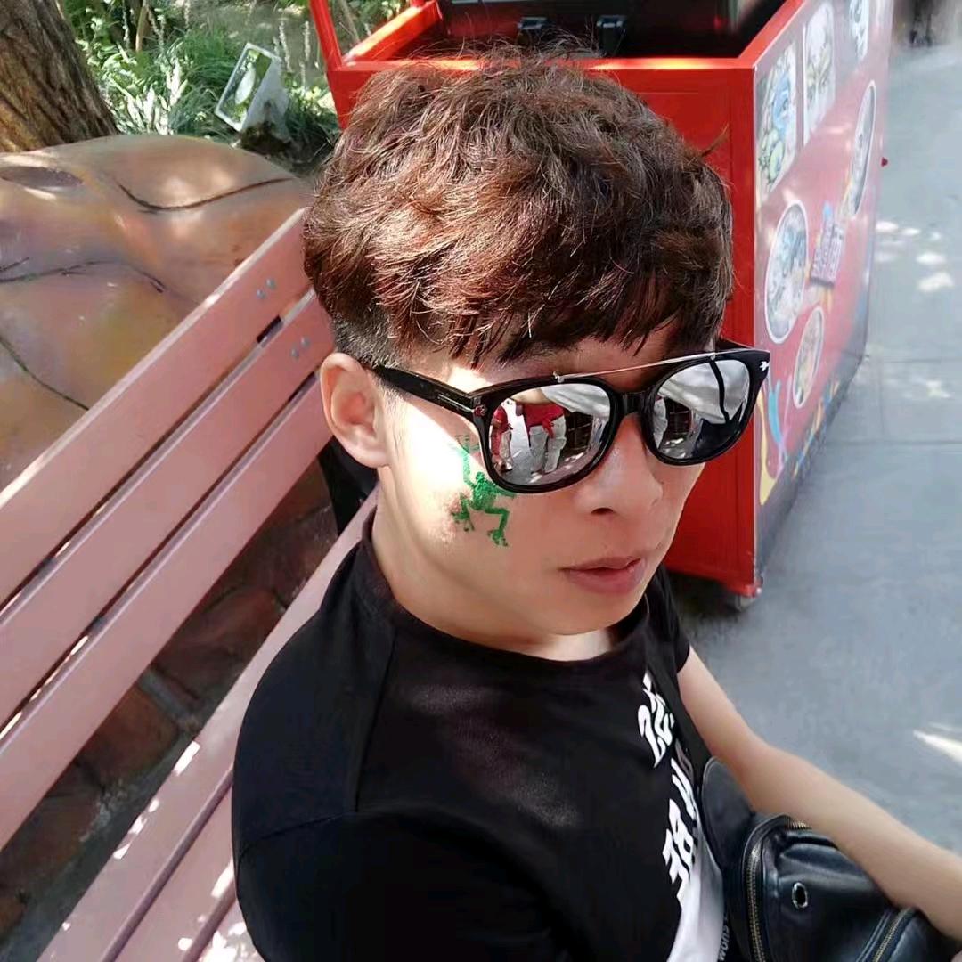 胸前一朵大红花