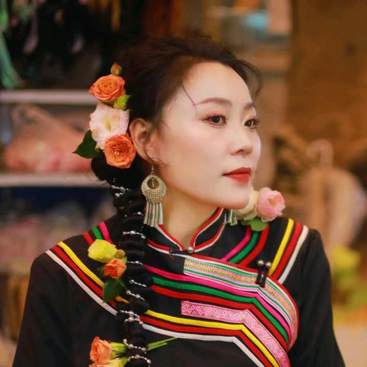 景洪拉祜族呀米哈化妆师