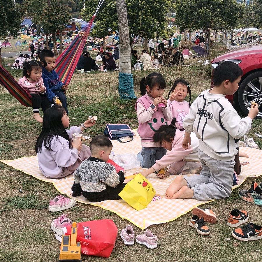 广西妹在绥阳县摆摊（盐焗五香鹌鹑蛋）