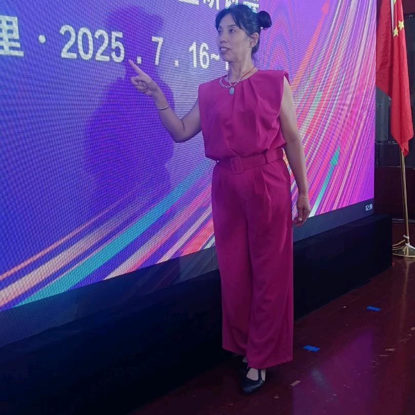 爱跳广场舞的大跳舞