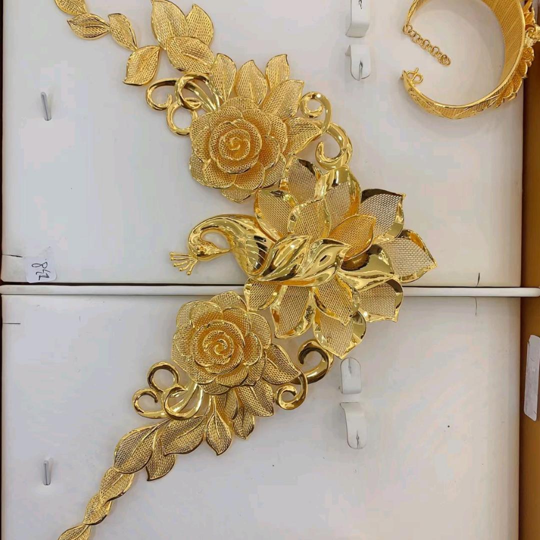张芳