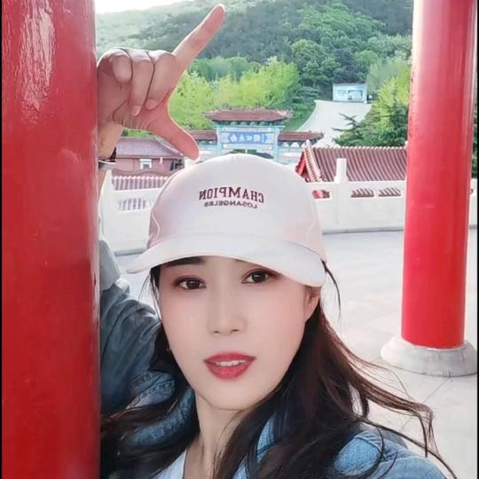 小耳朵（Miss Wang）