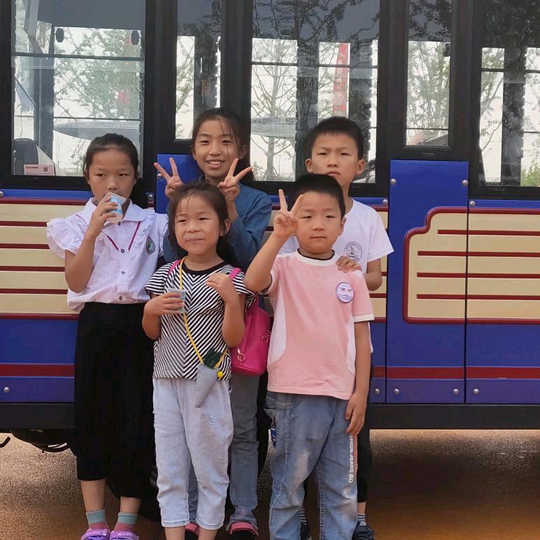 家佳兴钛镁合金玻璃门