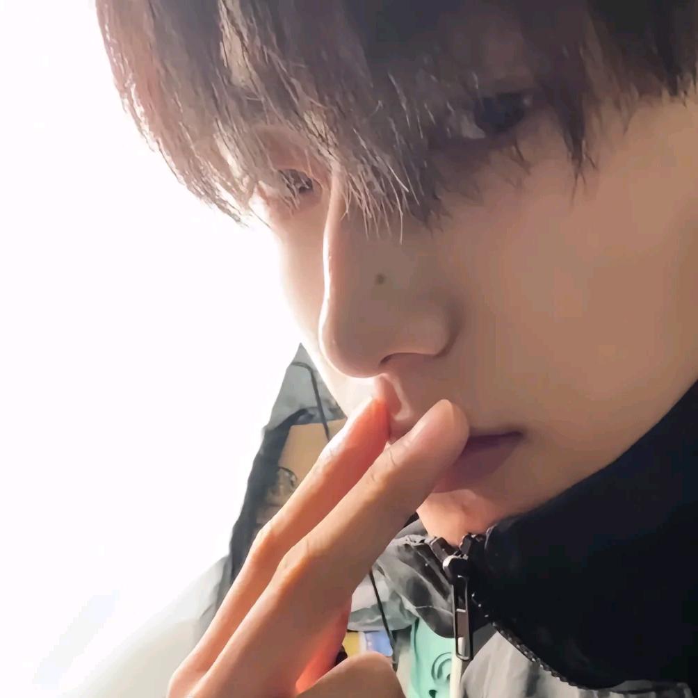 我爱玩手机。